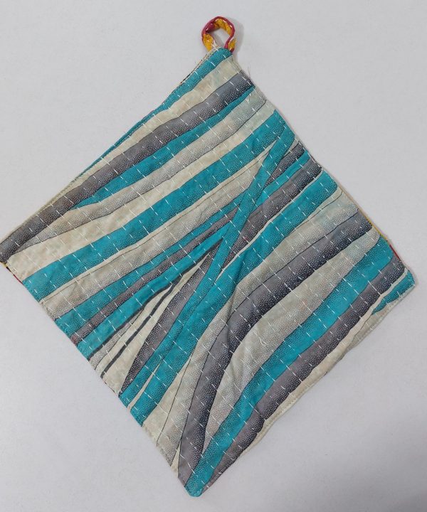 Alternative view of Fairtrade Kantha Pot Holder Set of 5